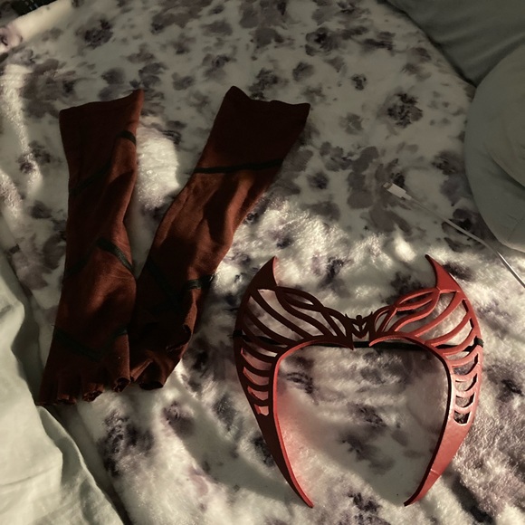 WandaVision Scarlet Witch Size L/XLarge Cosplay with Defects. Worn once. - Picture 7 of 11